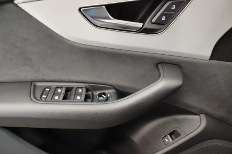 Audi Q8 din 2024 cu 10.019 km - oferta AUD157371 - foto 6