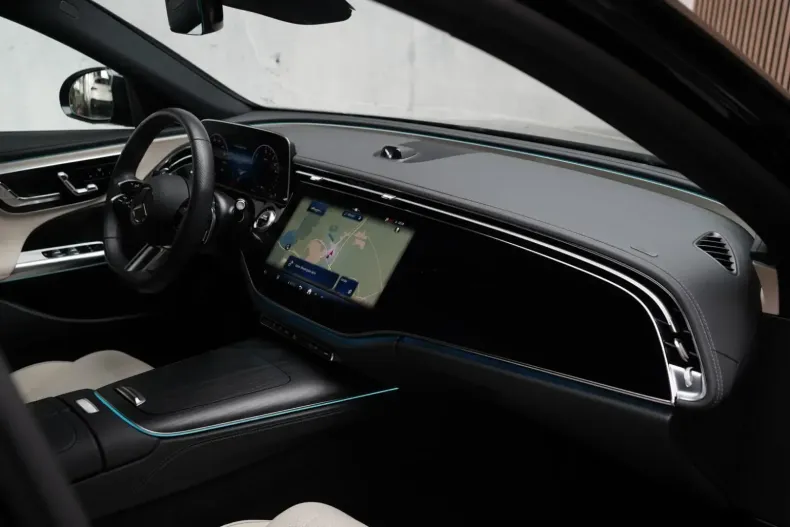 Mercedes-Benz E 300 din 2024 cu 19.390 km - oferta MER157377 - foto 2