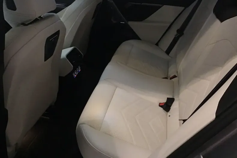 BMW 550 din 2025 cu 22.311 km - oferta BMW157421 - foto 13