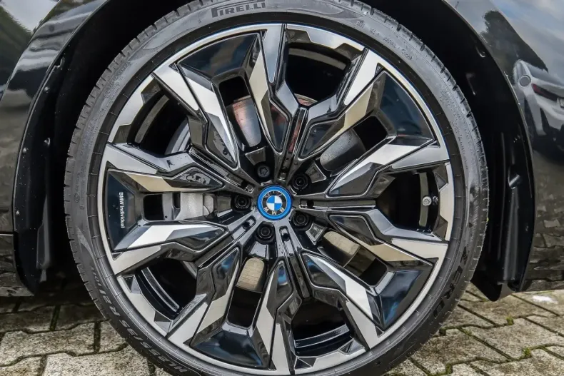 BMW 550 din 2024 cu 16.649 km - oferta BMW157424 - foto 8