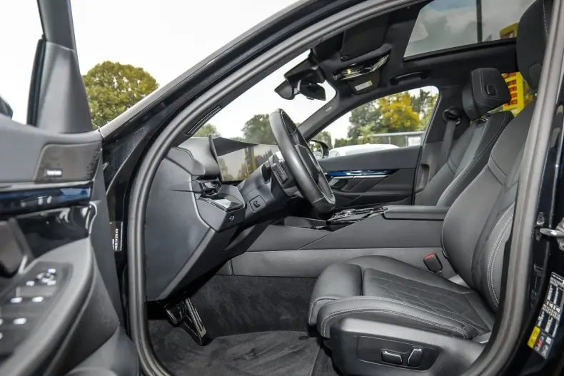 BMW 550 din 2024 cu 16.649 km - oferta BMW157424 - foto 11