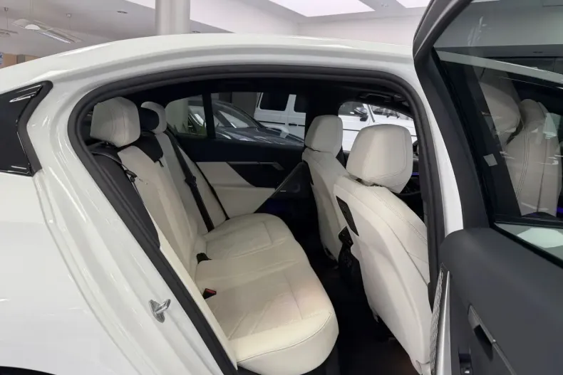 BMW 550 din 2025 cu 23.100 km - oferta BMW157426 - foto 22