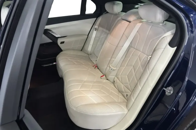 BMW 740 din 2023 cu 63.375 km - oferta BMW157459 - foto 11