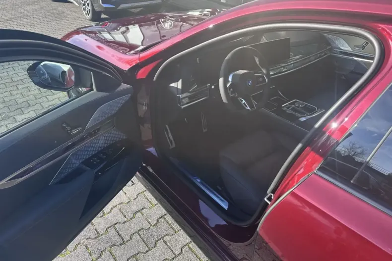 BMW i7 din 2024 cu 1.247 km - oferta BMW157517 - foto 4