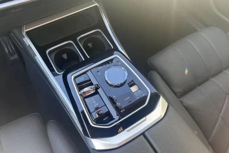 BMW i7 din 2024 cu 1.247 km - oferta BMW157517 - foto 10