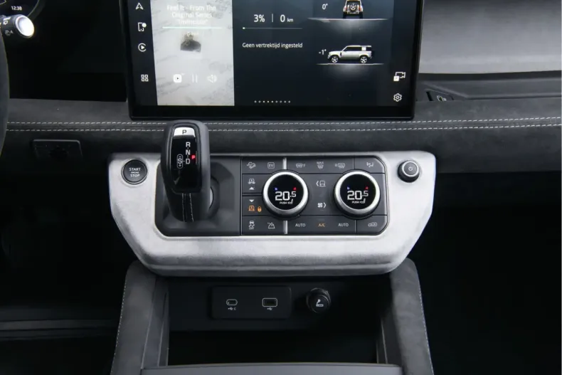 Land Rover Defender din 2024 cu 11.000 km - oferta LAN157523 - foto 9