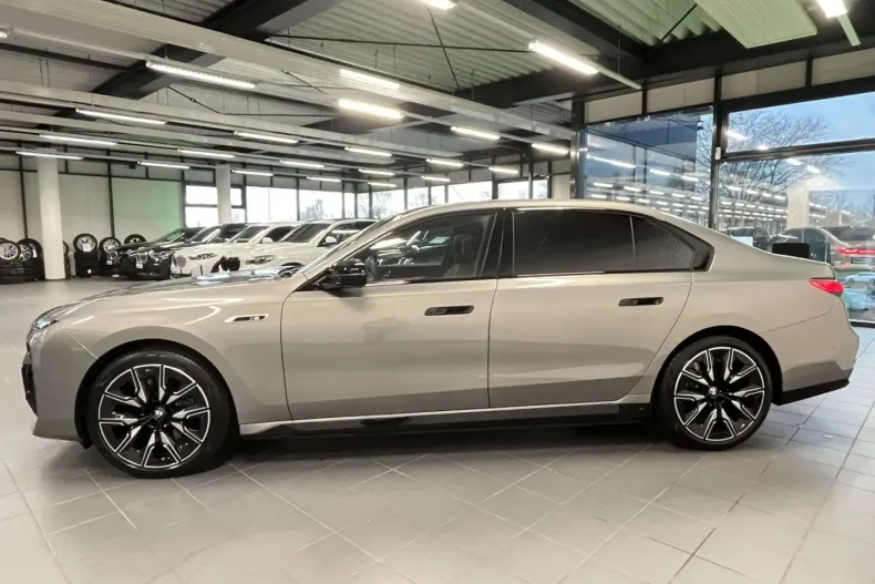 BMW i7 din 2024 cu 1.687 km - oferta BMW157529 - foto 3