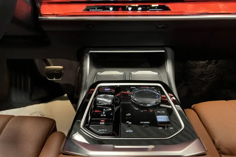 BMW i7 din 2024 cu 1.687 km - oferta BMW157529 - foto 13