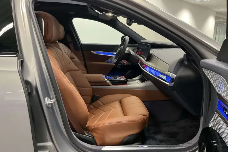 BMW i7 din 2024 cu 1.687 km - oferta BMW157529 - foto 18