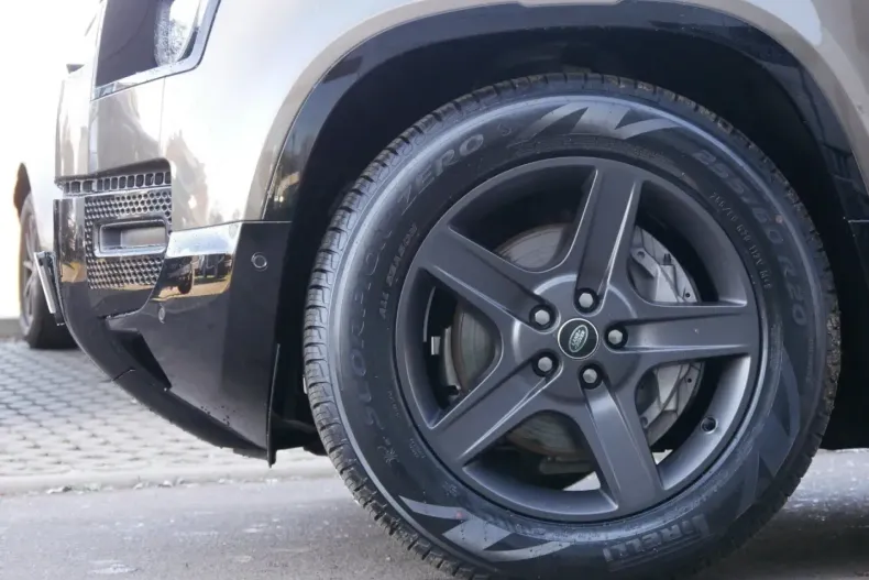 Land Rover Defender din 2024 cu 23.999 km - oferta LAN157544 - foto 9