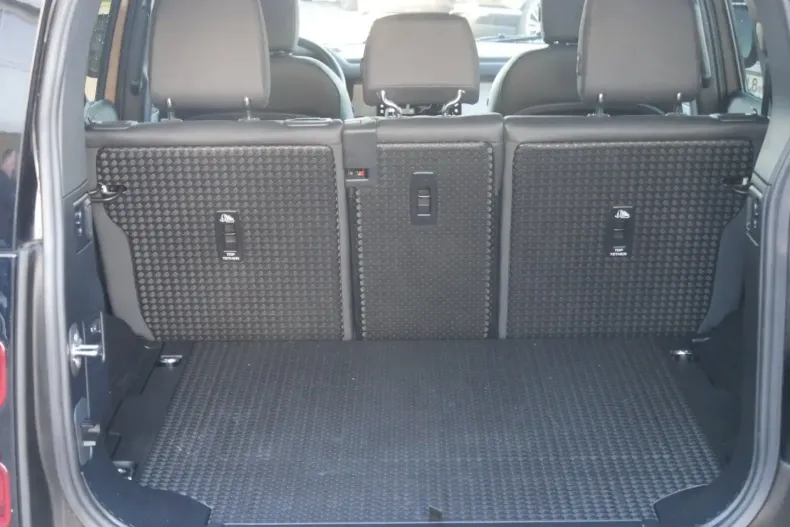 Land Rover Defender din 2024 cu 23.999 km - oferta LAN157544 - foto 11