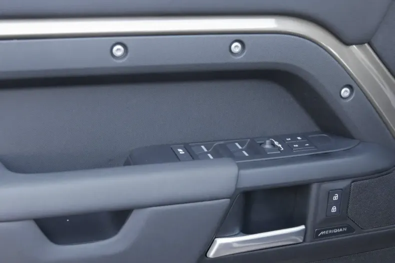 Land Rover Defender din 2024 cu 23.999 km - oferta LAN157544 - foto 12