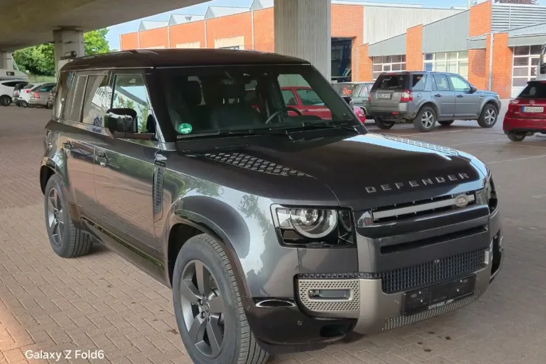 Land Rover Defender din 2024 cu 8.400 km - oferta LAN157547 - foto 1