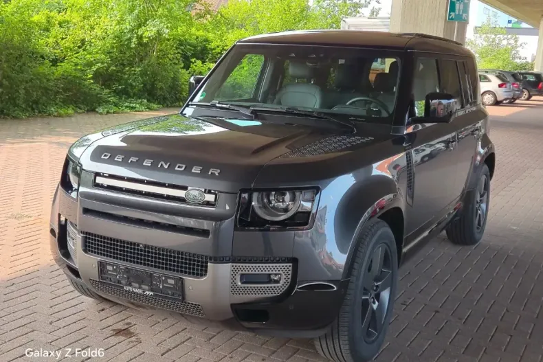 Land Rover Defender din 2024 cu 8.400 km - oferta LAN157547 - foto 3