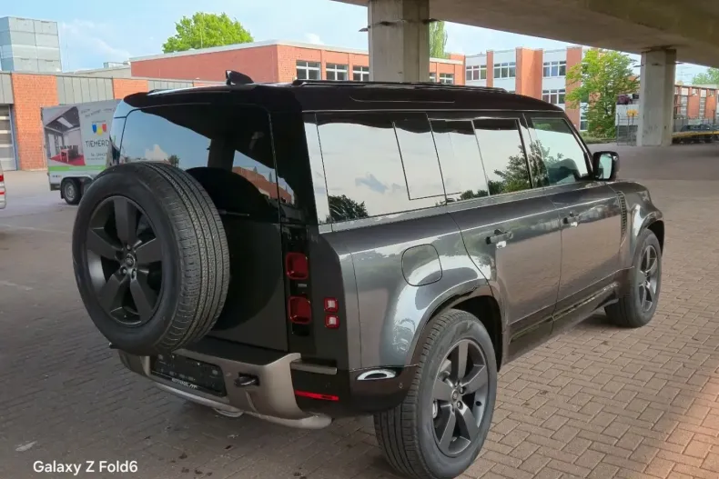 Land Rover Defender din 2024 cu 8.400 km - oferta LAN157547 - foto 4