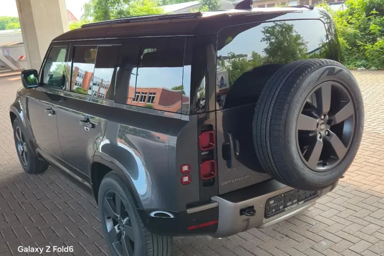 Land Rover Defender din 2024 cu 8.400 km - oferta LAN157547 - foto 5