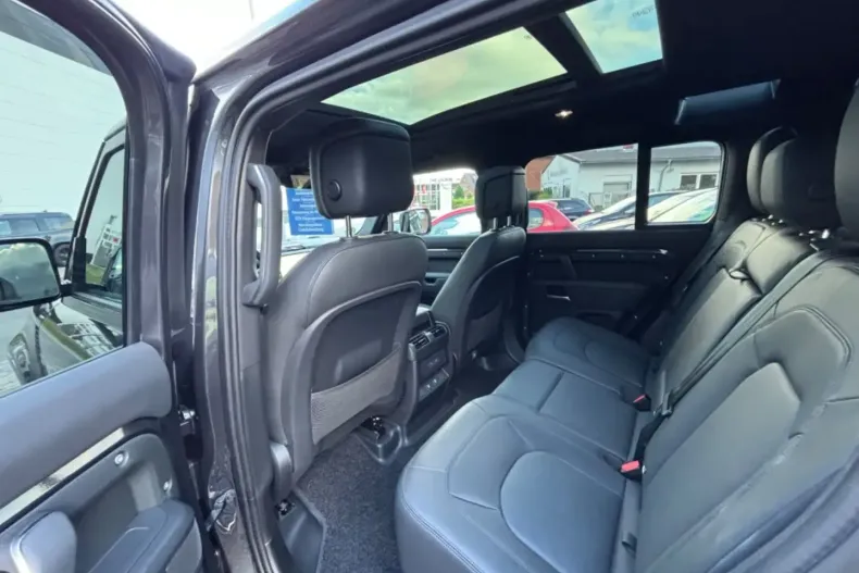 Land Rover Defender din 2024 cu 8.400 km - oferta LAN157547 - foto 14