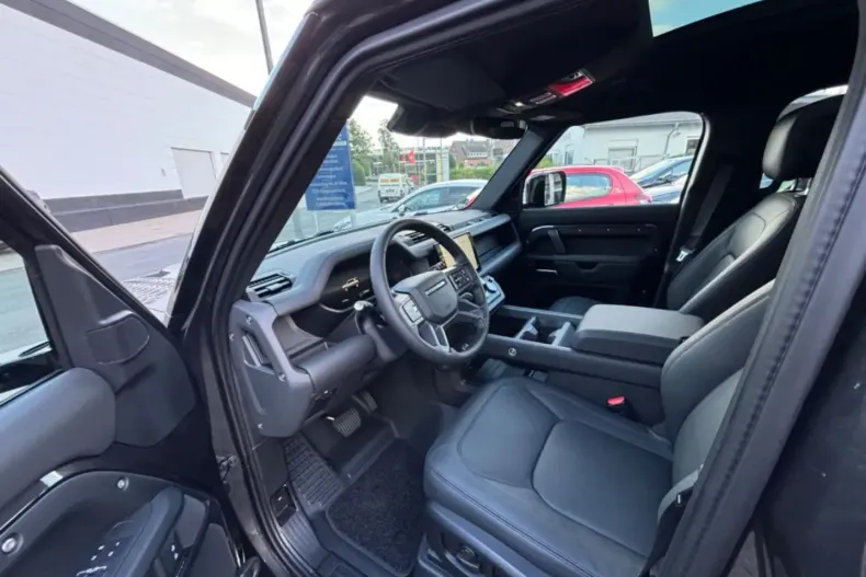 Land Rover Defender din 2024 cu 8.400 km - oferta LAN157547 - foto 15