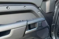 Land Rover Defender din 2024 cu 8.400 km - oferta LAN157547 - foto 16