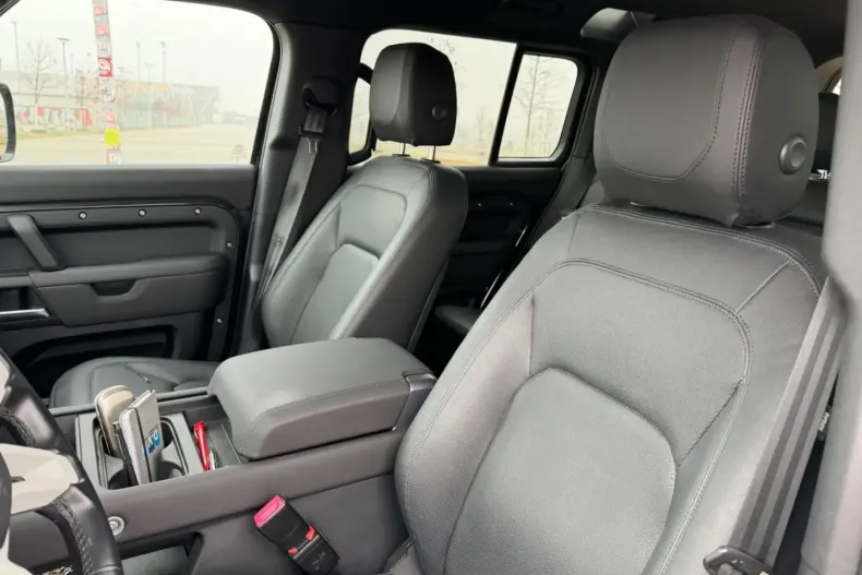 Land Rover Defender din 2024 cu 29.998 km - oferta LAN157554 - foto 11