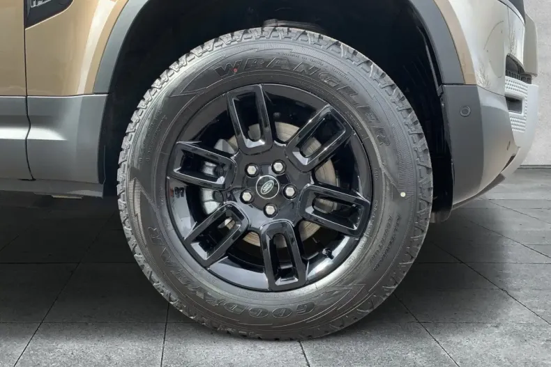 Land Rover Defender din 2025 cu 12.200 km - oferta LAN157559 - foto 9