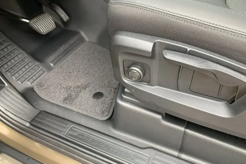 Land Rover Defender din 2025 cu 12.200 km - oferta LAN157559 - foto 14