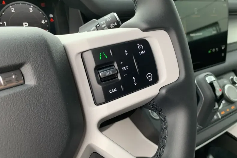 Land Rover Defender din 2025 cu 12.200 km - oferta LAN157559 - foto 16