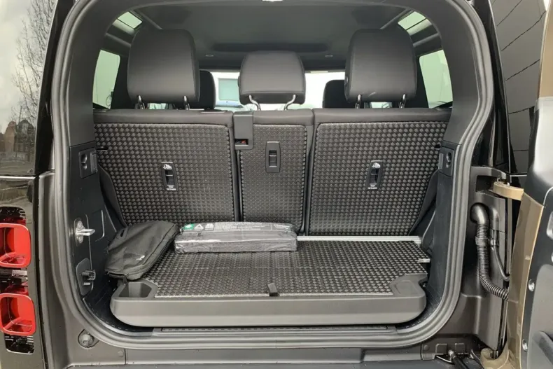 Land Rover Defender din 2025 cu 12.200 km - oferta LAN157559 - foto 22