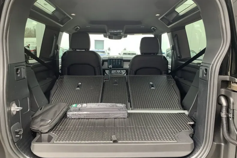 Land Rover Defender din 2025 cu 12.200 km - oferta LAN157559 - foto 23