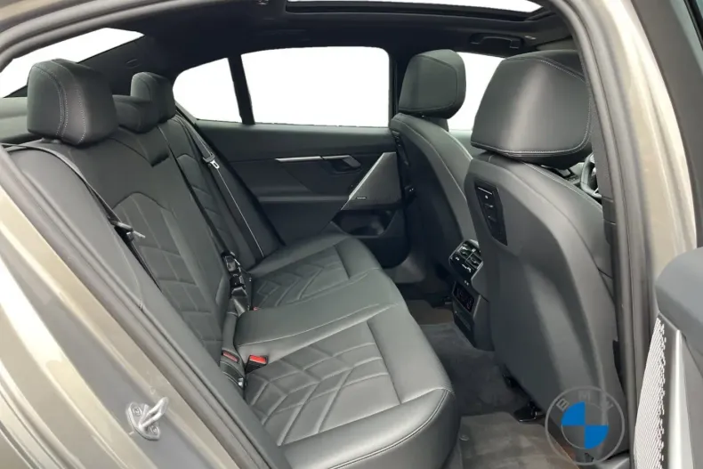 BMW 550 din 2024 cu 45.605 km - oferta BMW157587 - foto 17