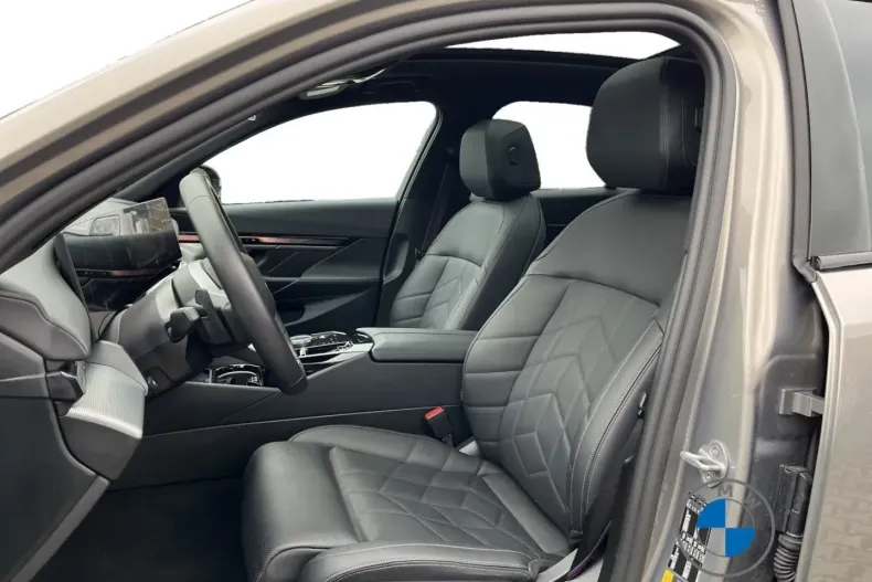 BMW 550 din 2024 cu 45.605 km - oferta BMW157587 - foto 18