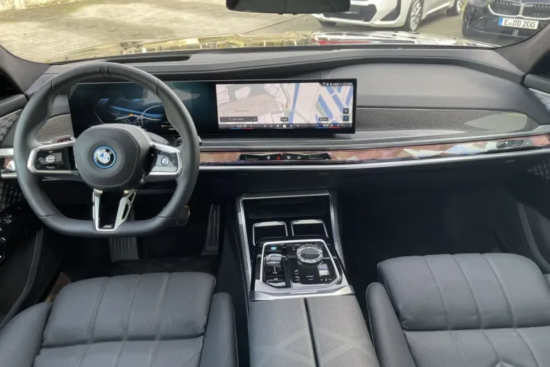 BMW i7 din 2024 cu 1.437 km - oferta BMW157607 - foto 3