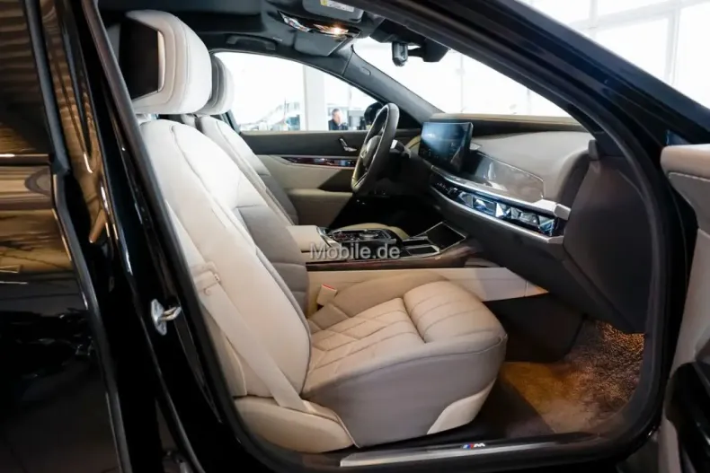 BMW i7 din 2024 cu 11.699 km - oferta BMW157609 - foto 3