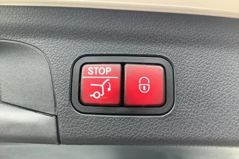 Mercedes-Benz GLE 300 din 2024 cu 13.896 km - oferta MER157612 - foto 17