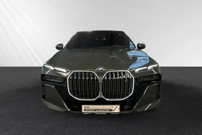BMW i7 din 2024 cu 4.920 km - oferta BMW157621 - foto 1