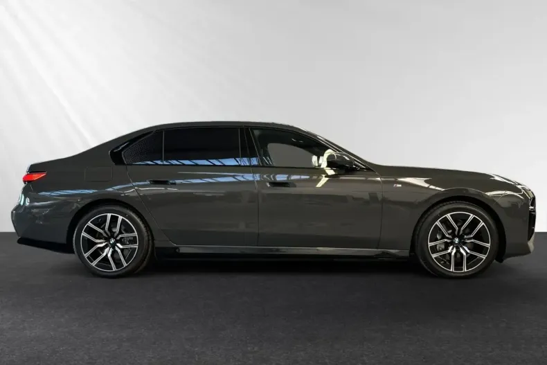 BMW i7 din 2024 cu 4.920 km - oferta BMW157621 - foto 2
