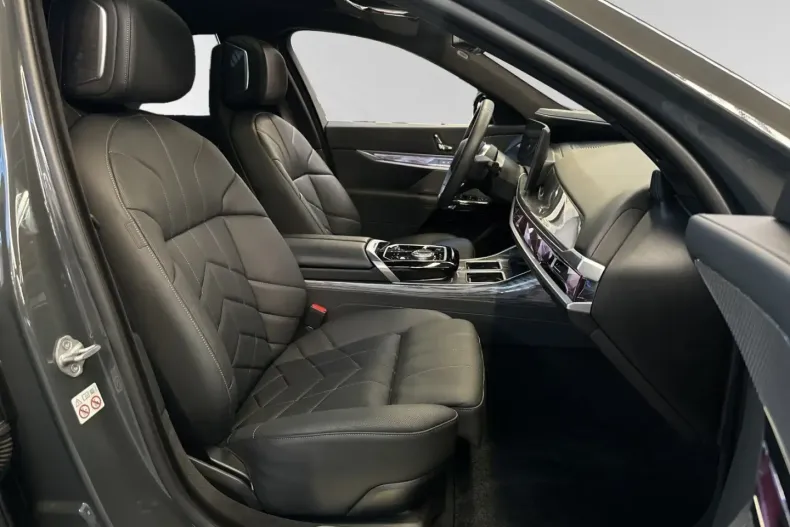 BMW i7 din 2024 cu 4.920 km - oferta BMW157621 - foto 6