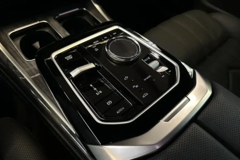 BMW i7 din 2024 cu 4.920 km - oferta BMW157621 - foto 9