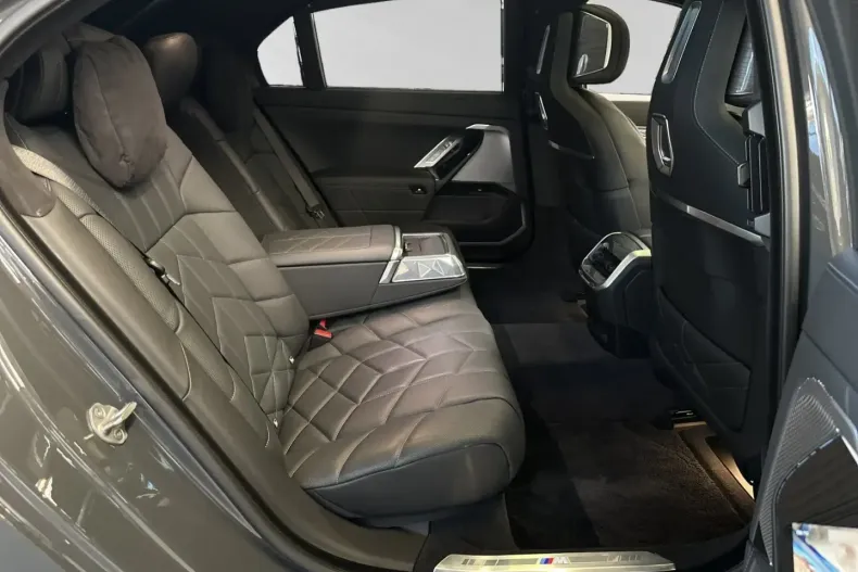 BMW i7 din 2024 cu 4.920 km - oferta BMW157621 - foto 10