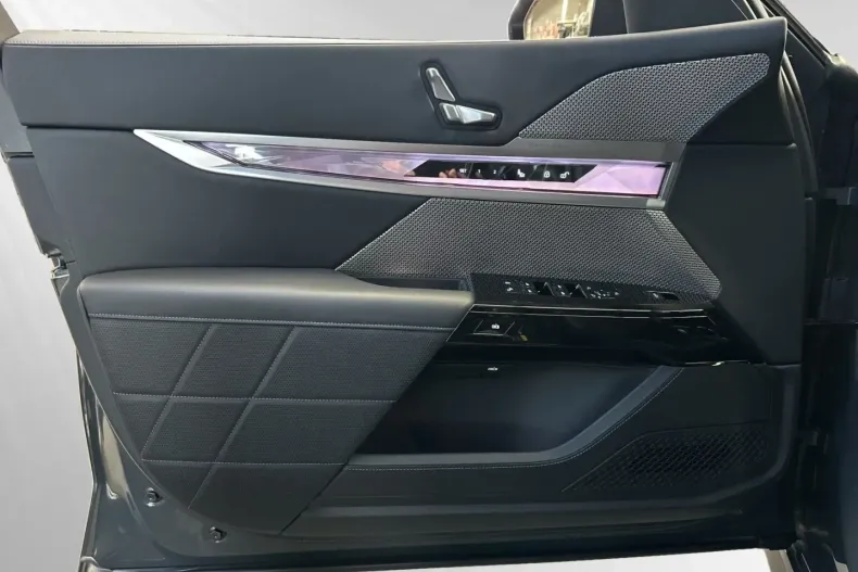 BMW i7 din 2024 cu 4.920 km - oferta BMW157621 - foto 13