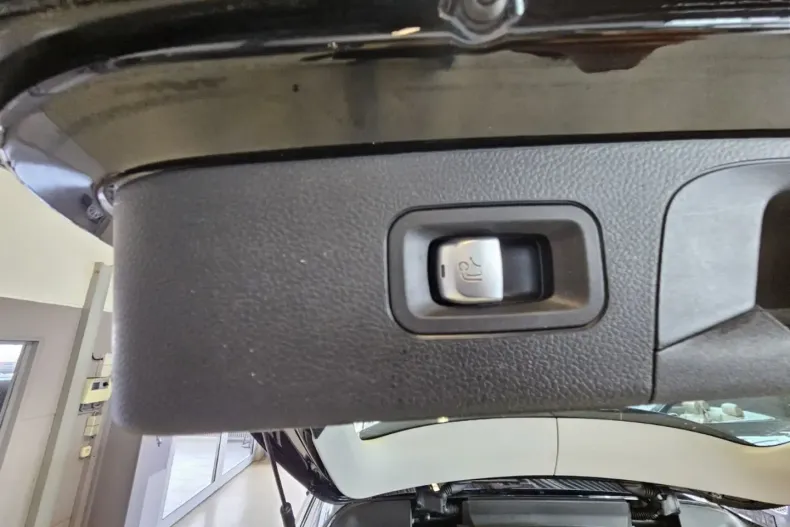 Mercedes-Benz GLC 220 din 2020 cu 100.000 km - oferta MER157634 - foto 19