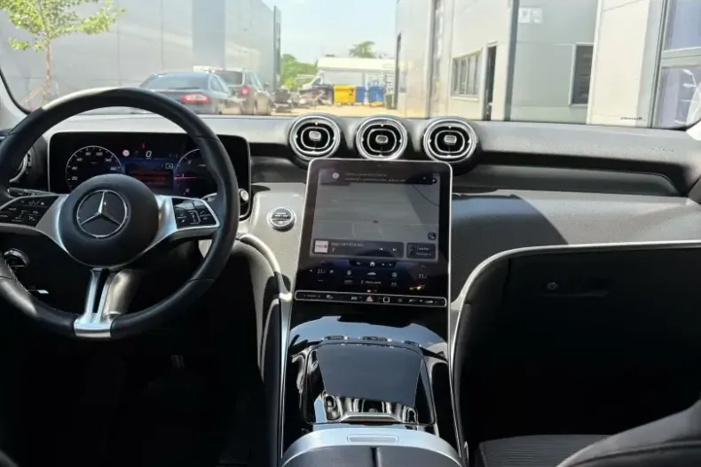 Mercedes-Benz GLC 220 din 2023 cu 24.500 km - oferta MER157644 - foto 11