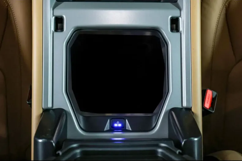 Land Rover Defender din 2024 cu 14.500 km - oferta LAN157658 - foto 23