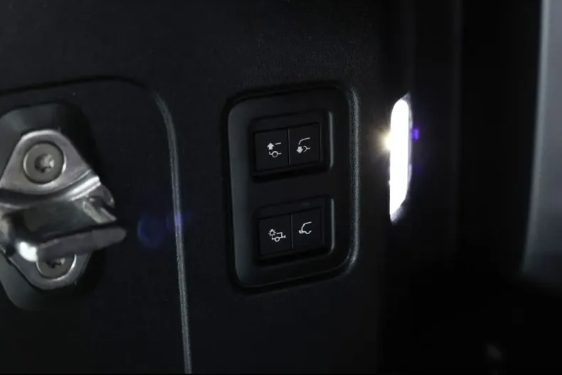 Land Rover Defender din 2024 cu 14.500 km - oferta LAN157658 - foto 27