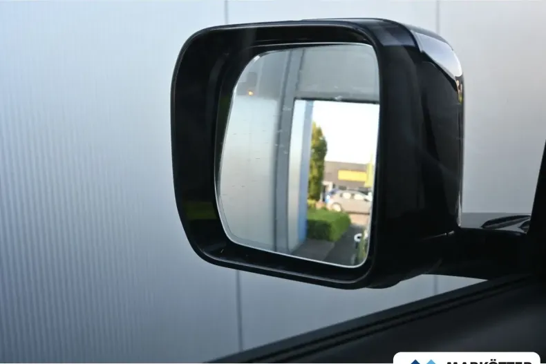 Land Rover Defender din 2024 cu 5.425 km - oferta LAN157664 - foto 13