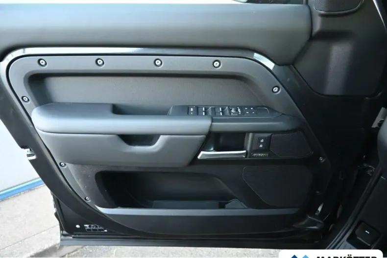 Land Rover Defender din 2024 cu 5.425 km - oferta LAN157664 - foto 14