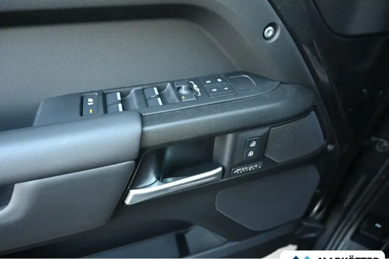 Land Rover Defender din 2024 cu 5.425 km - oferta LAN157664 - foto 15