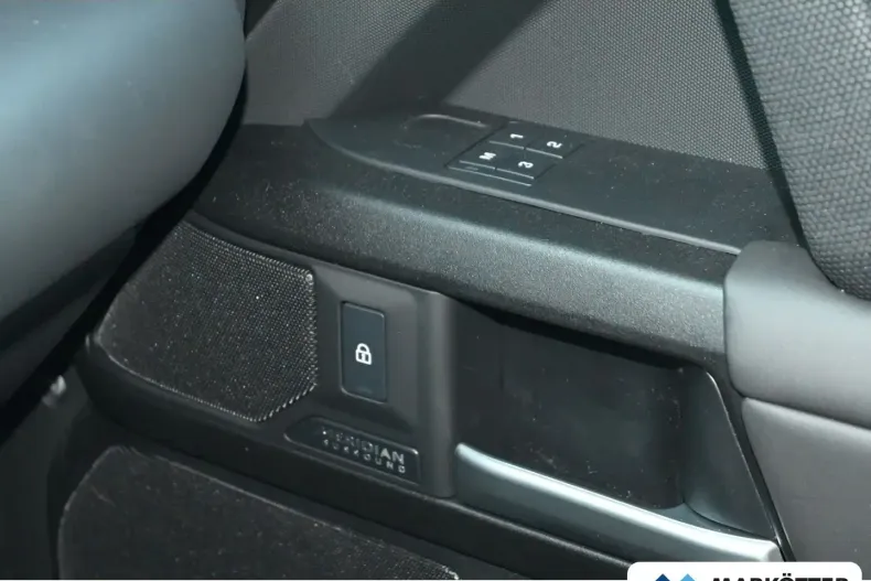 Land Rover Defender din 2024 cu 5.425 km - oferta LAN157664 - foto 16