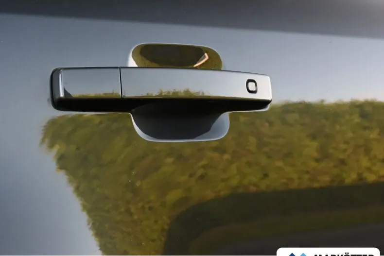 Land Rover Defender din 2024 cu 5.425 km - oferta LAN157664 - foto 33