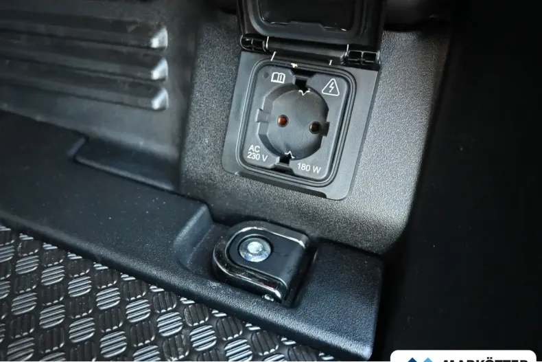 Land Rover Defender din 2024 cu 5.425 km - oferta LAN157664 - foto 39